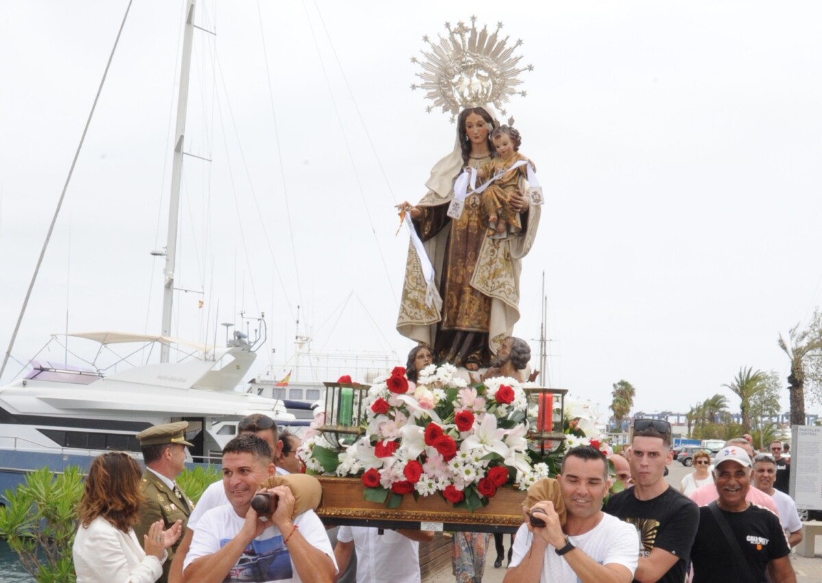 Procesión marinera de la Virgen del Carmen